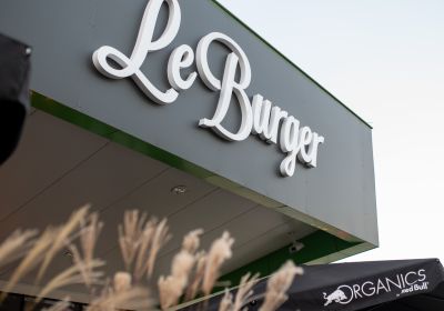 23-10-01 Season Opening - Le Burger